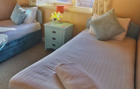 2 bed twin room.jpg